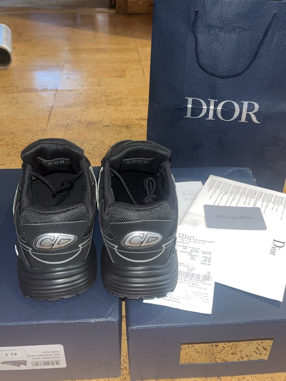 Dior Men’s Black Athletic Sneakers with Subtle Gray Accents - Picture 8 of 13
